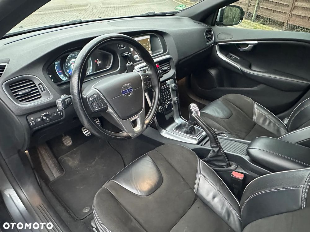 Volvo V40 D2 R Design - 30