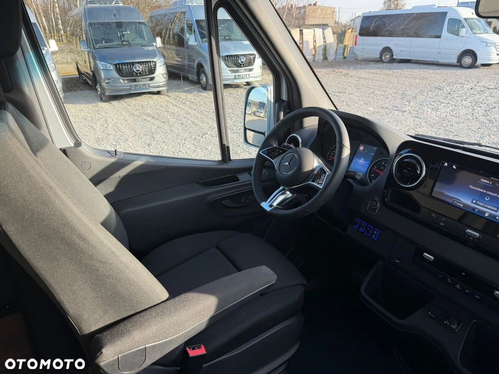 Mercedes-Benz Sprinter 519 - 20