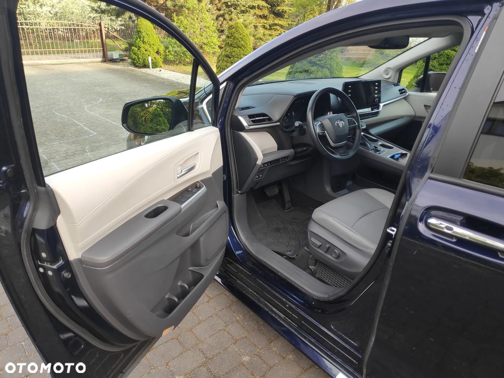 Toyota Sienna - 10