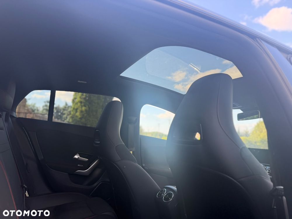 Mercedes-Benz CLA 250 e 8G-DCT AMG Line - 13