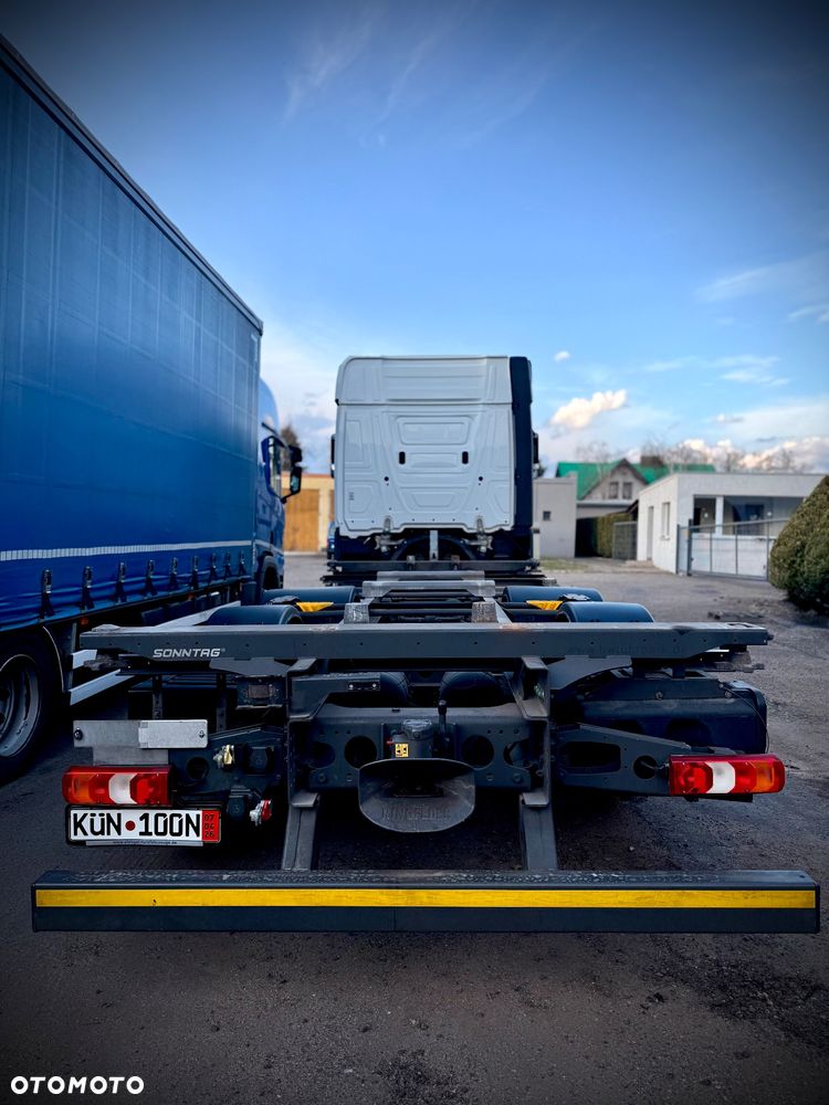 Mercedes-Benz Actros - 3