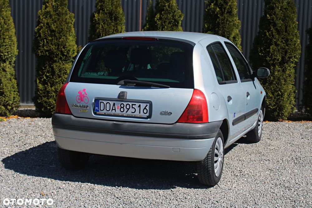Renault Clio - 11