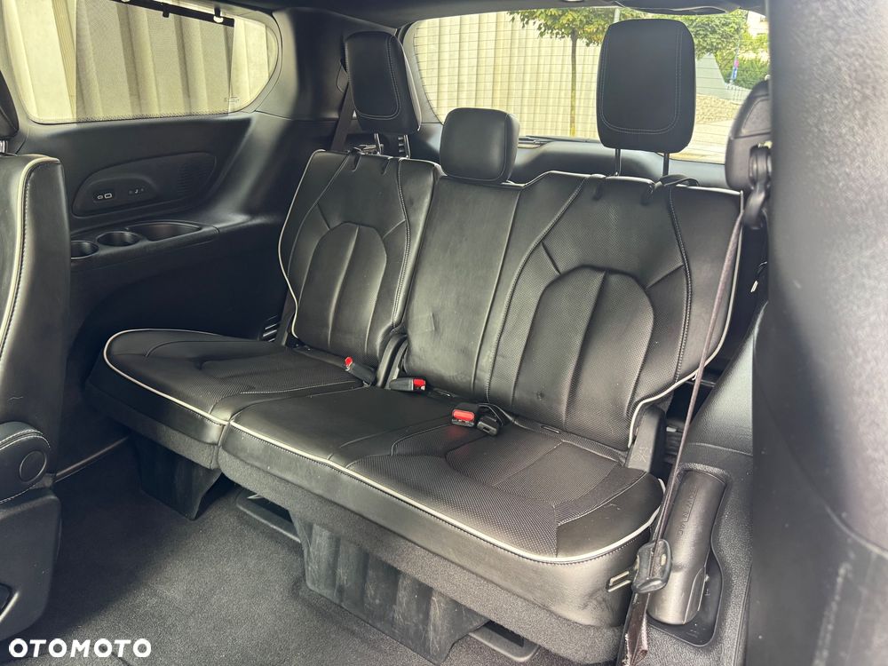 Chrysler Pacifica - 24