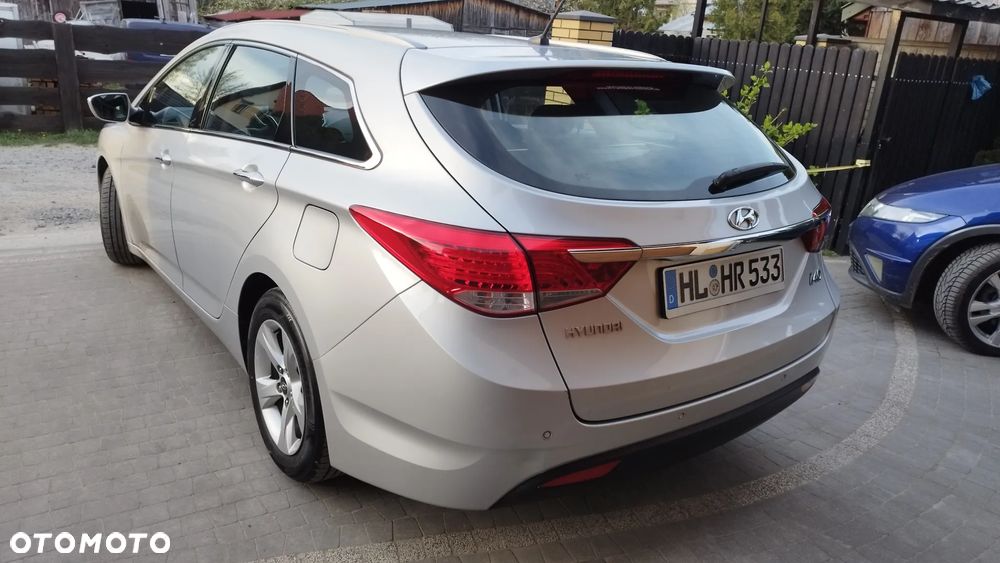 Hyundai i40 Kombi blue 1.6 Family - 11