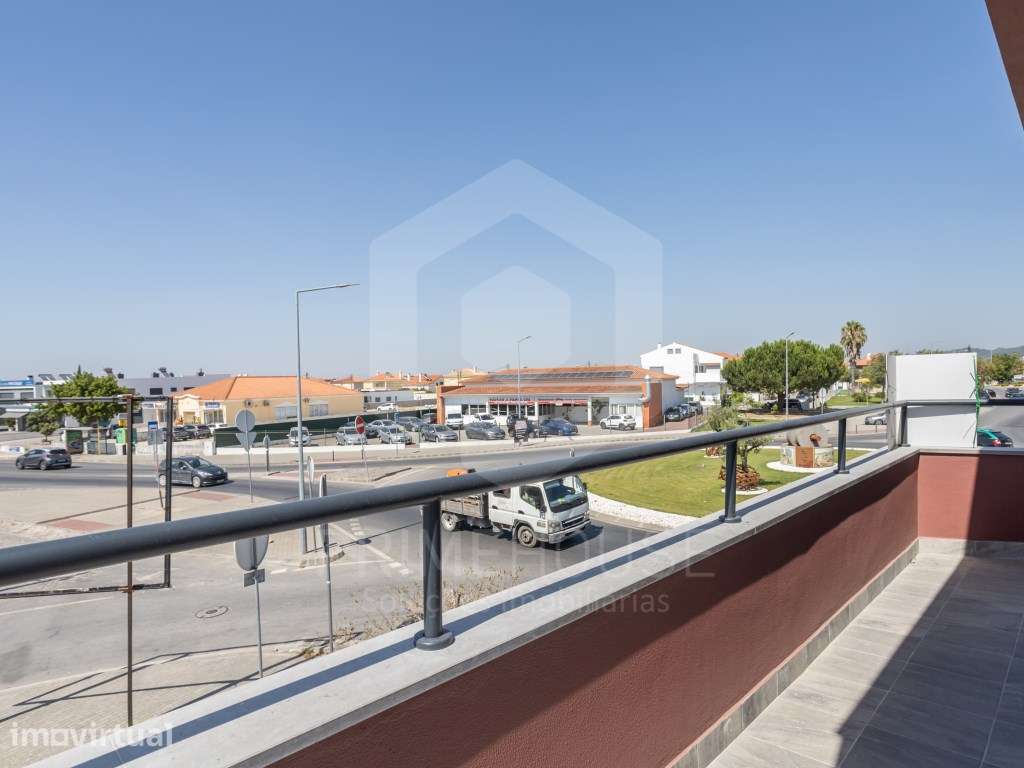 APARTAMENTO T2 COM PARQUEAMENTO PRIVADO EM AZEITÃO - Grande imagem: 5/38