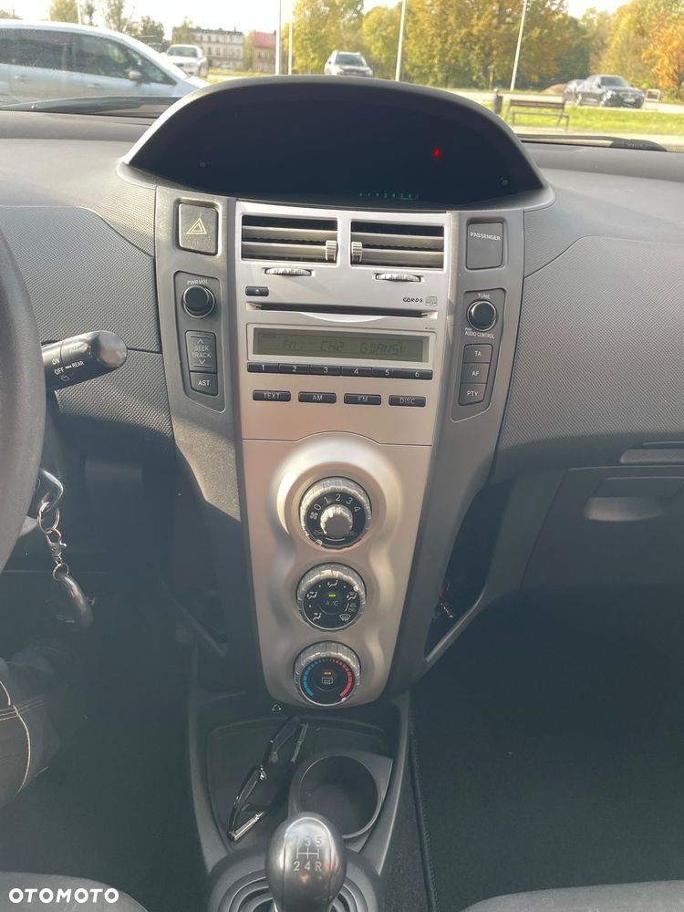 Toyota Yaris - 12