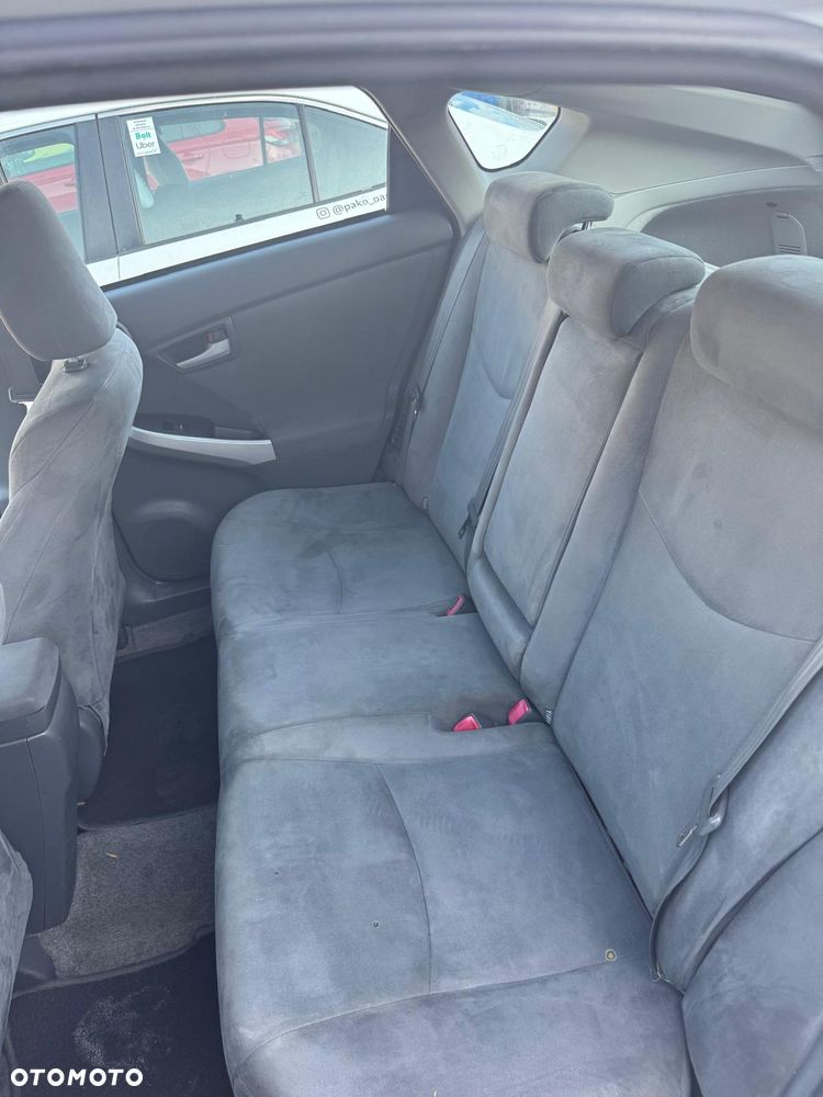 Toyota Prius (Hybrid) - 8