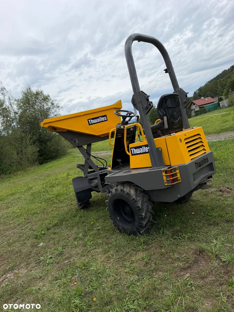 Thwaites Wozidło  Budowlane Rolnicze 4x4. Ładowność 1,5 tony. Obrót+Wysokie podnoszenie+KIPER Wysoki! Sprowadzone z Norweskiej szkółki roślinnej. Maszyna w bardzo ładnym stanie. Bez luzów i wycieków. Silnik Yanmar 3cyl. Potężna moc a maszyna bardzo mała i zwinna.  3 prędkośći jazdy. Oświetlenie rozbudowane LED. Wielka Okazja! Opony jak Nowe!  Górny wysyp i obrót! Tanio Polecam! - 19