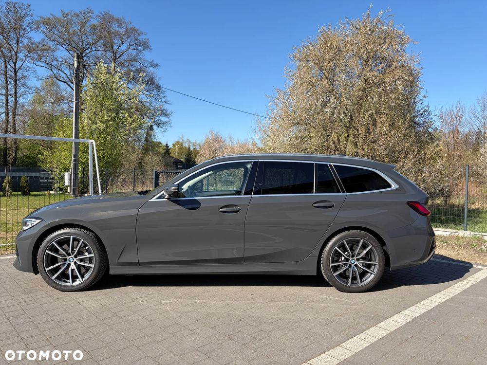 BMW Seria 3 330i - 3