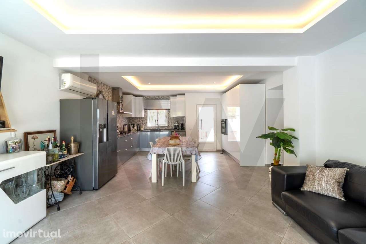 Moradia independente totalmente remodelada com piscina, localizada no - Grande imagem: 3/23