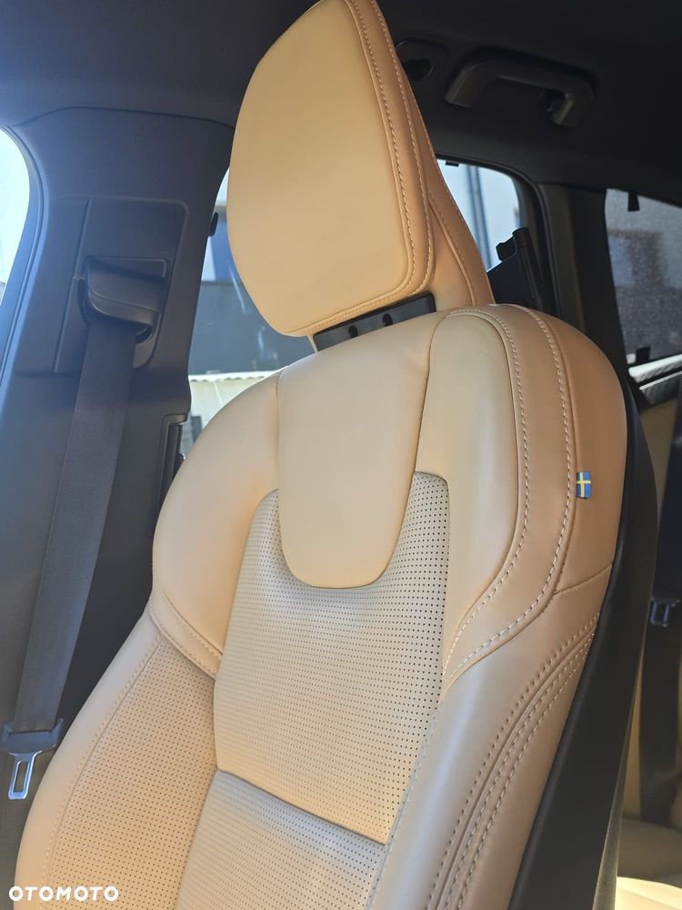 Volvo XC 60 B4 D AWD Plus Bright - 4