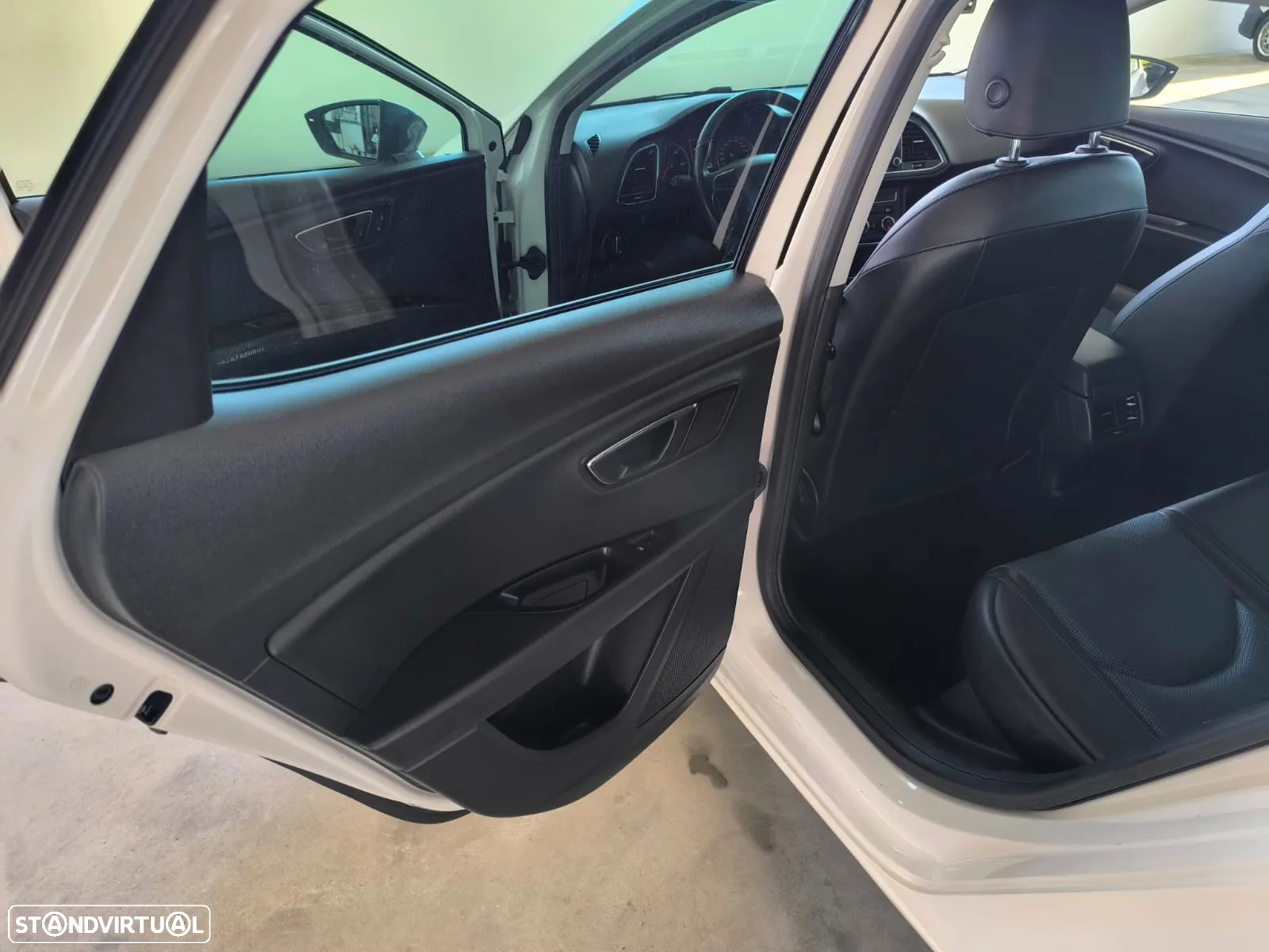 SEAT Leon 1.6 TDI S&S CONNECT - 23
