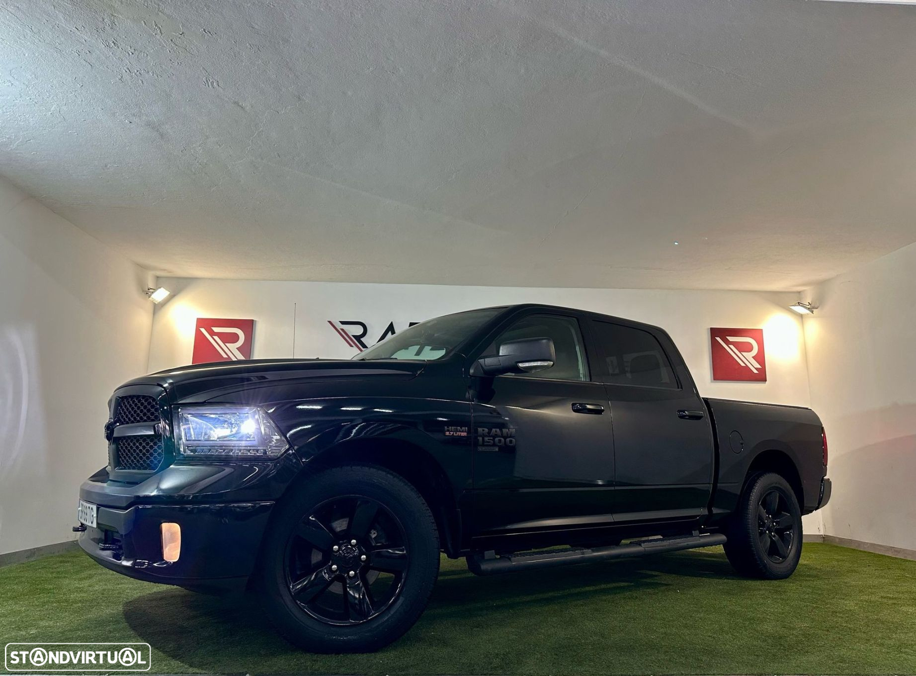 Dodge RAM 1500 5.7 V8 - 5