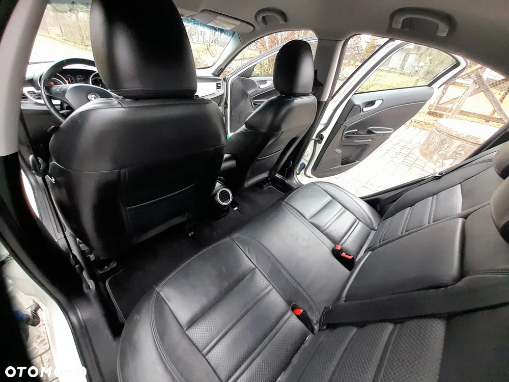 Alfa Romeo Giulietta 1.6 JTDM Veloce - 24