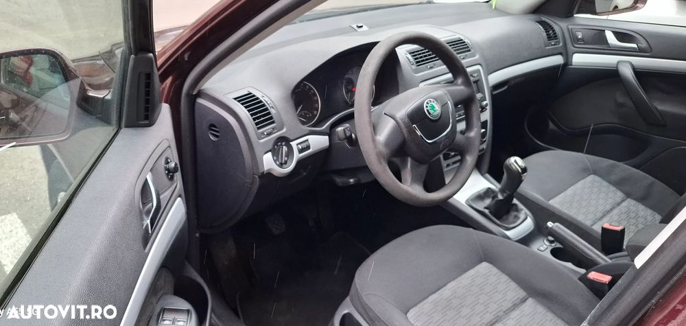Skoda Octavia 1.6 TDI Ambiente - 8