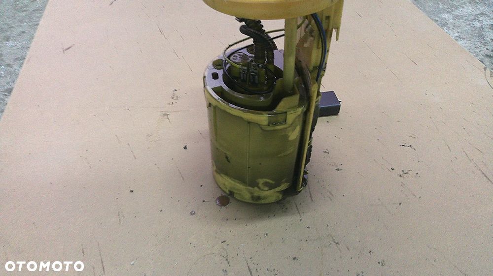 VW GOLF V 1.9 TDI POMPA PALIWA - 3