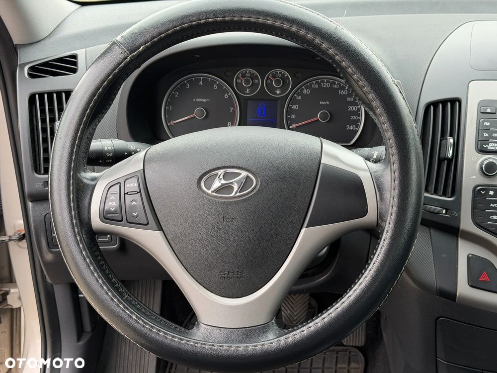 Hyundai i30 1.6 Comfort - 11