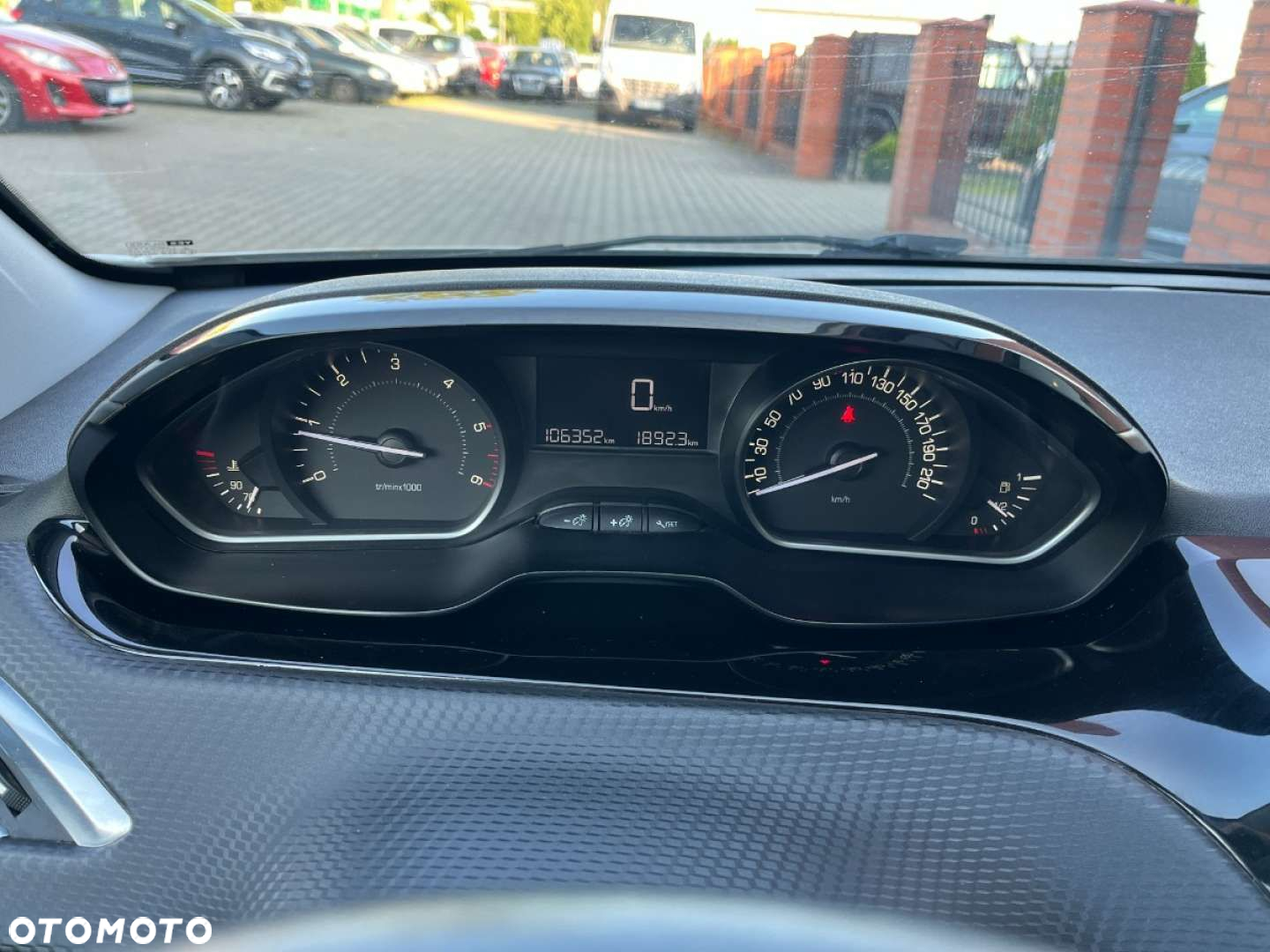 Peugeot 208 Blue-HDi 100 Stop&Start Style - 9