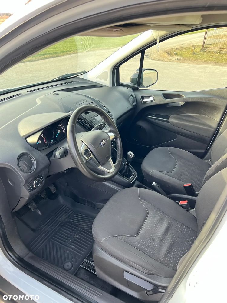 Ford Transit Courier - 12