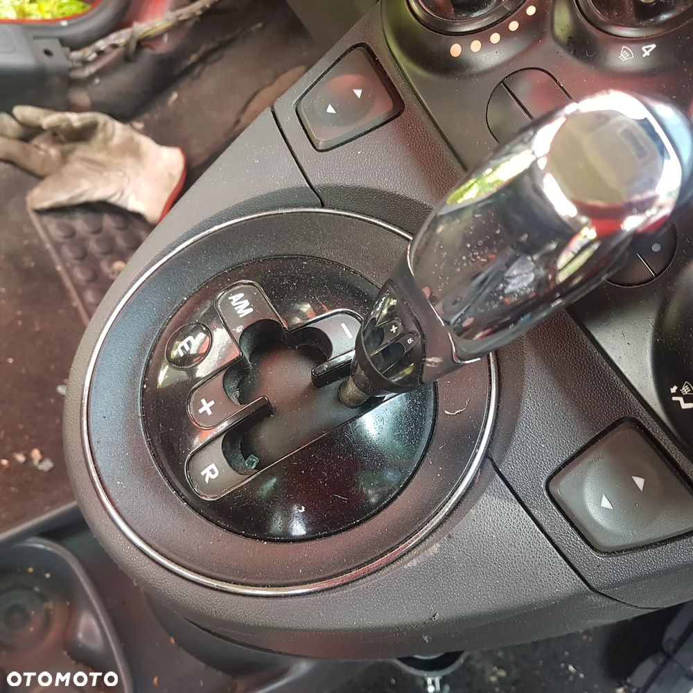 przełącznik opuszczania szyby lusterek kierunkowkaz kierunek kratka z deski  fiat 500 07-14r