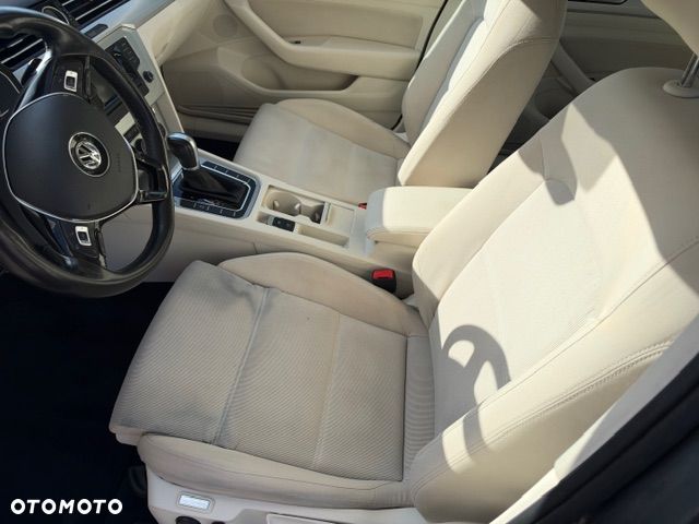 Volkswagen Passat - 18