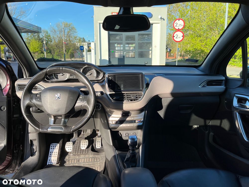 Peugeot 208 - 18