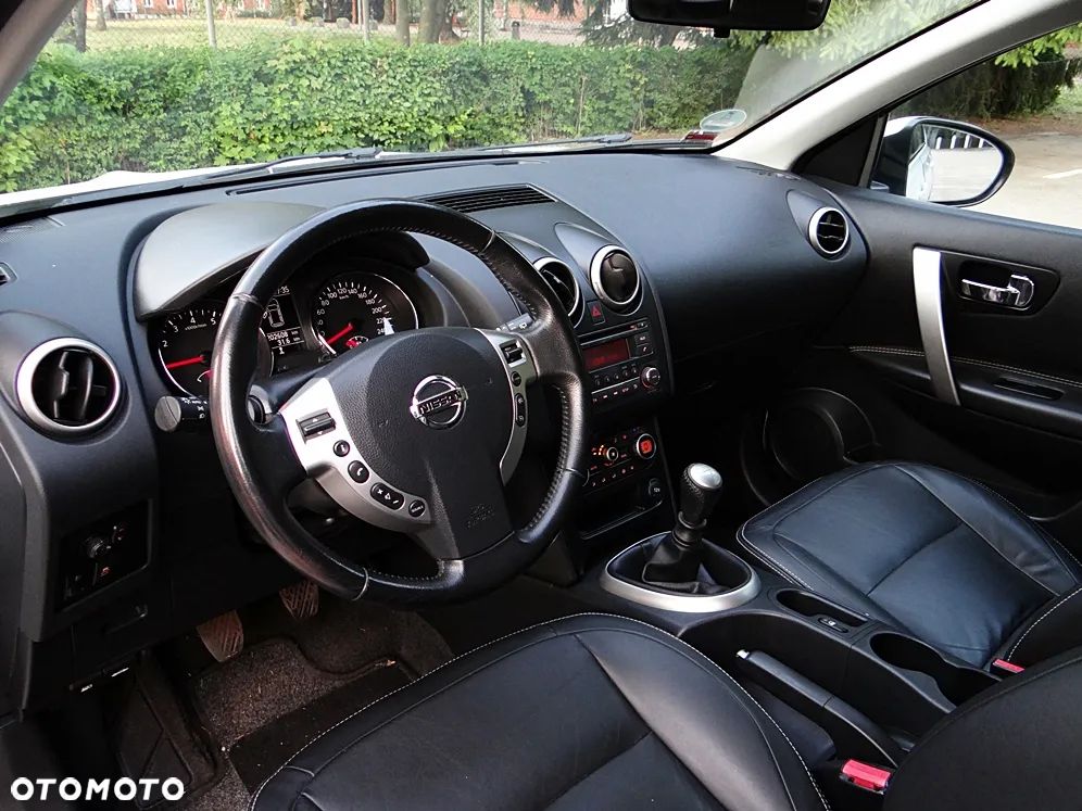 Nissan Qashqai 2.0 lounge - 25