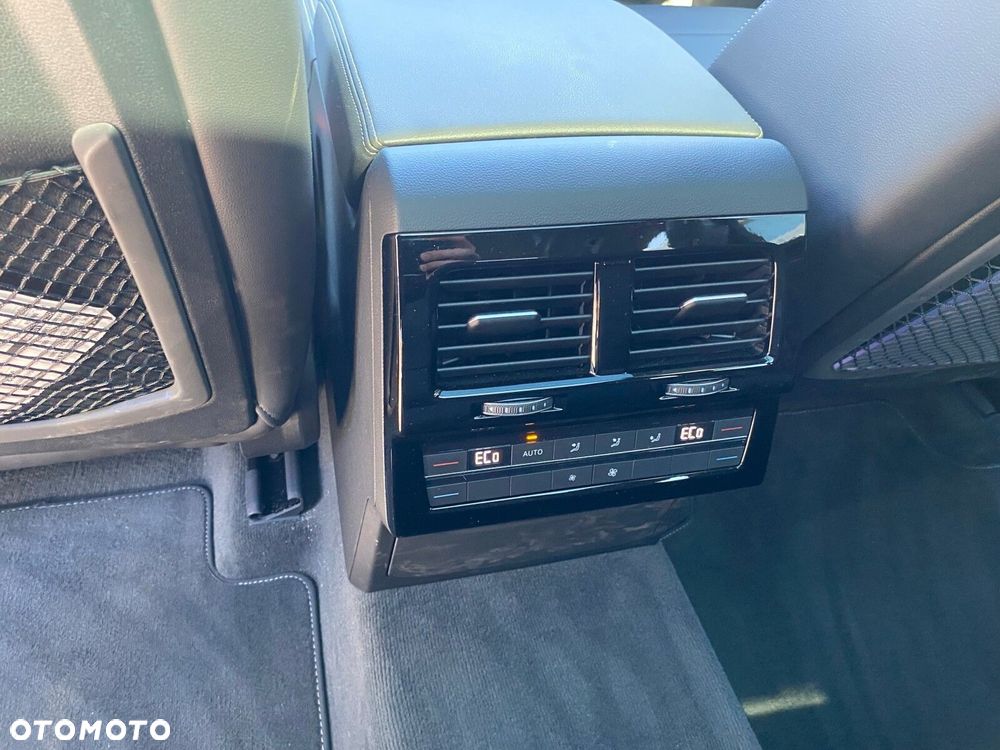 Volkswagen Touareg 3.0 V6 TDI 4Motion R-Line - 11