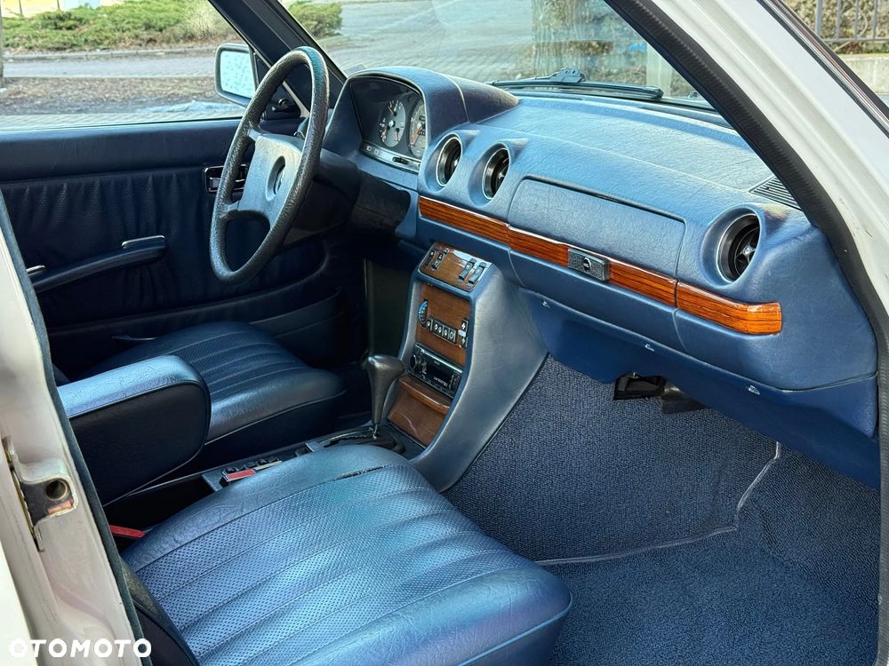 Mercedes-Benz W123 - 25