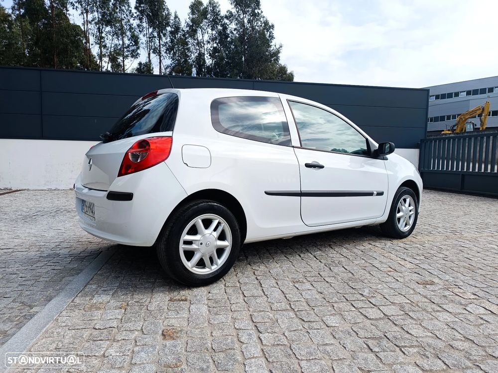 Renault CLIO (URE5021E7572) - 3