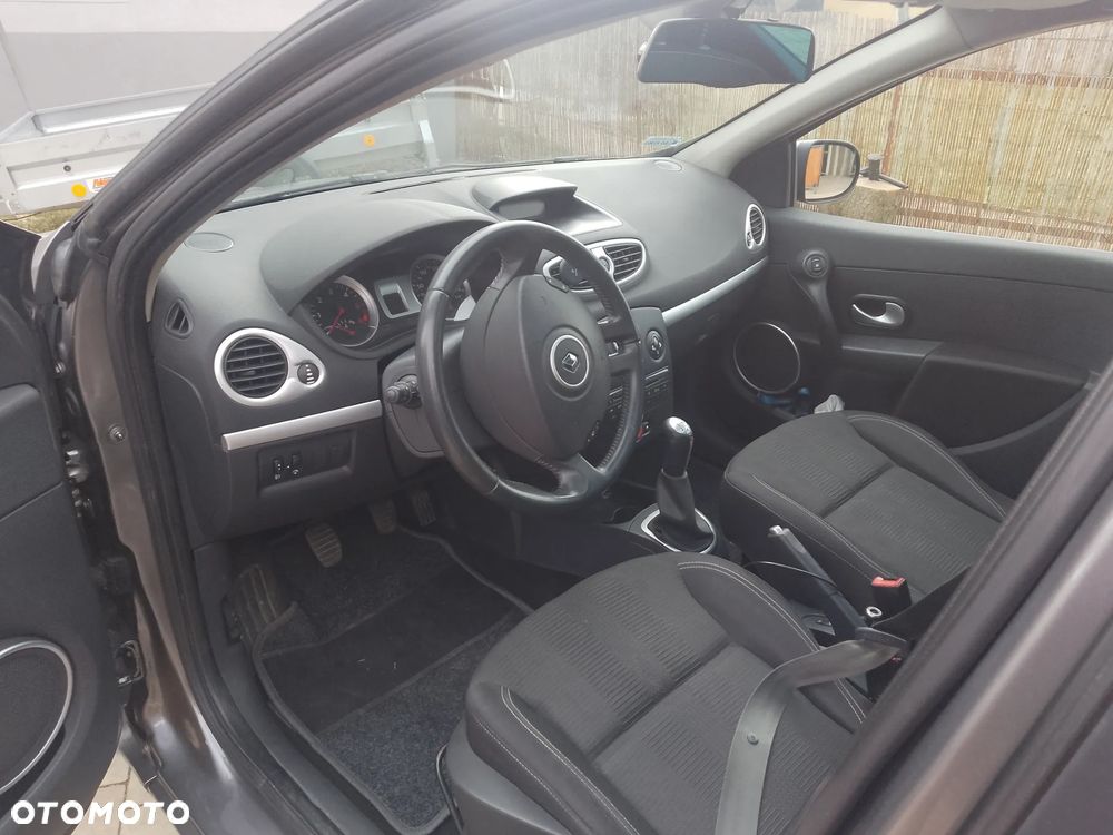 Renault Clio - 8