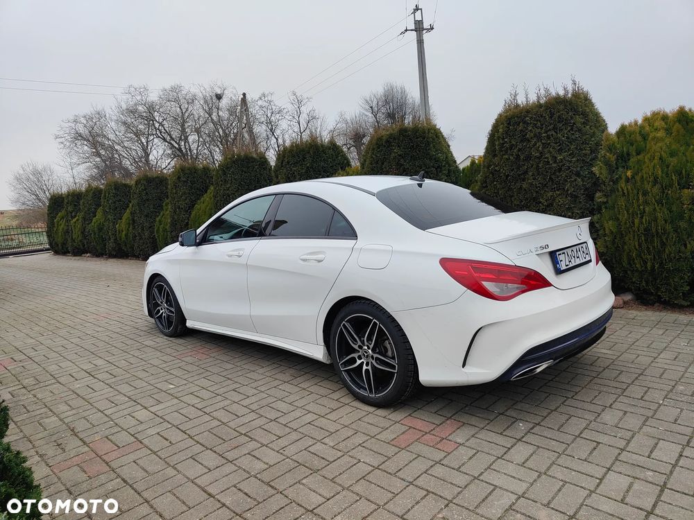 Mercedes-Benz CLA 250 7G-DCT UrbanStyle Edition - 4