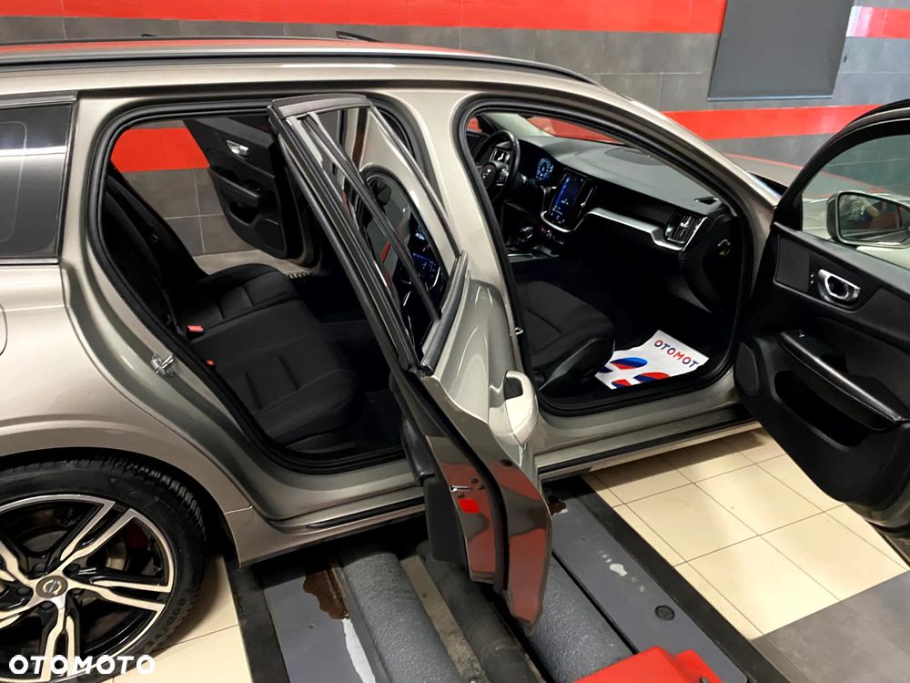Volvo V60 D3 Geartronic Momentum Pro - 24