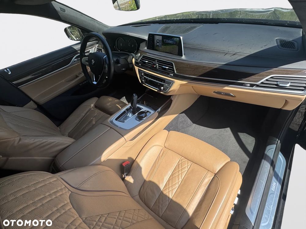 BMW Seria 7 740d xDrive - 29