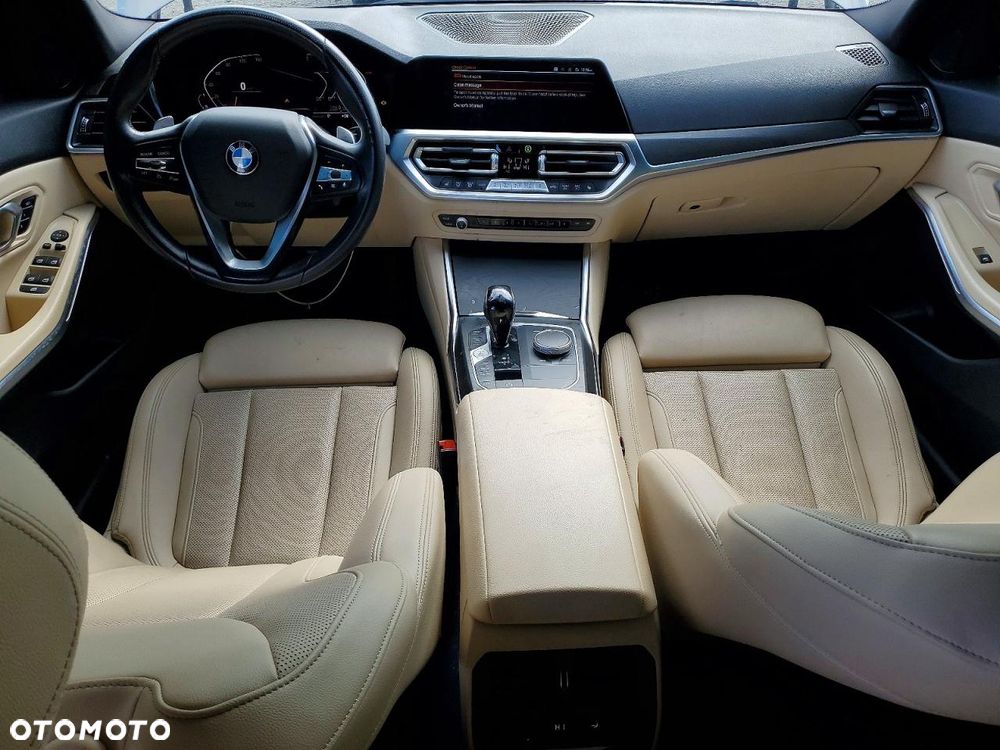 BMW Seria 3 330i M Sport - 8