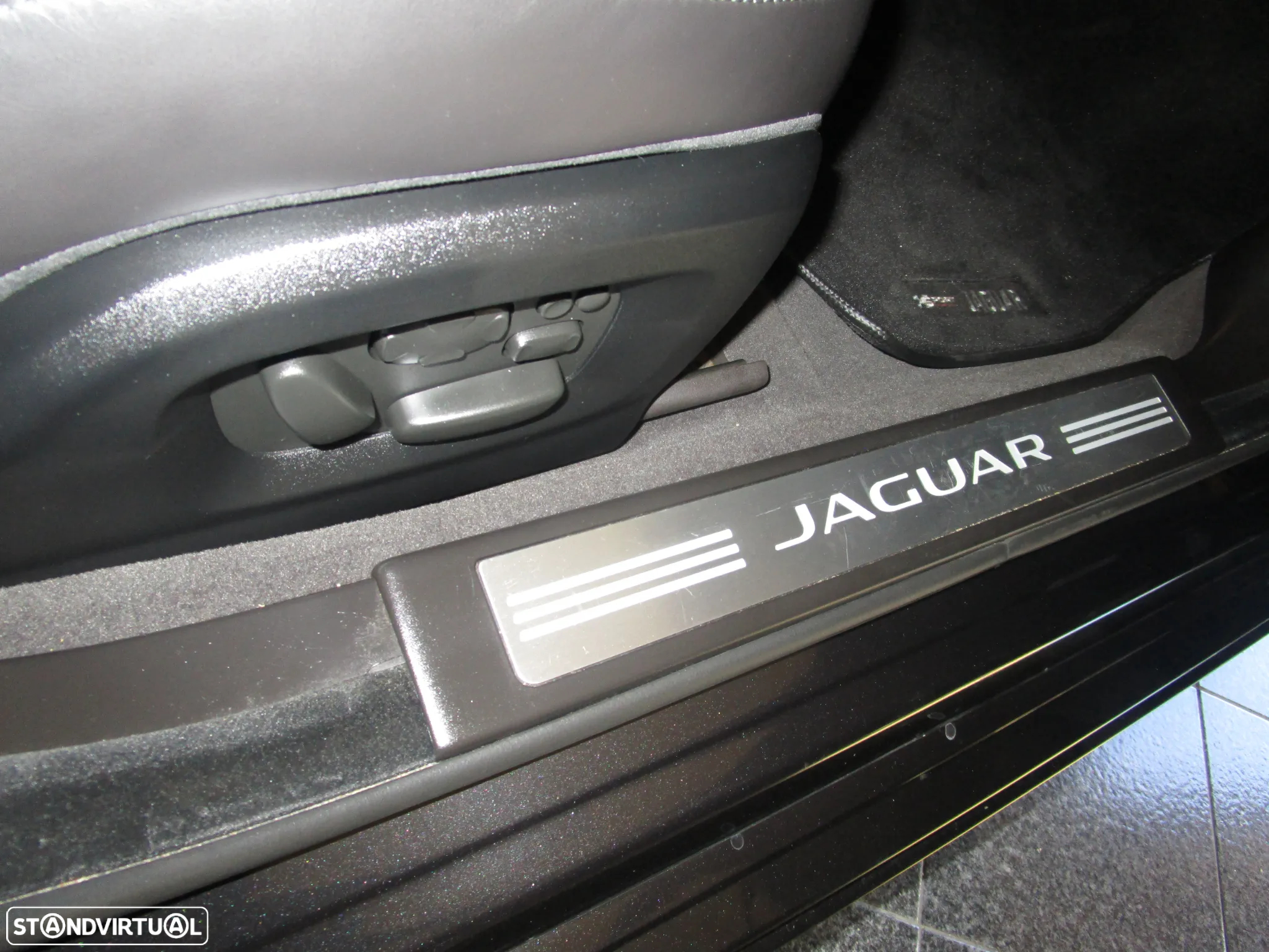 Jaguar XF 2.2 D R-Sport - 15