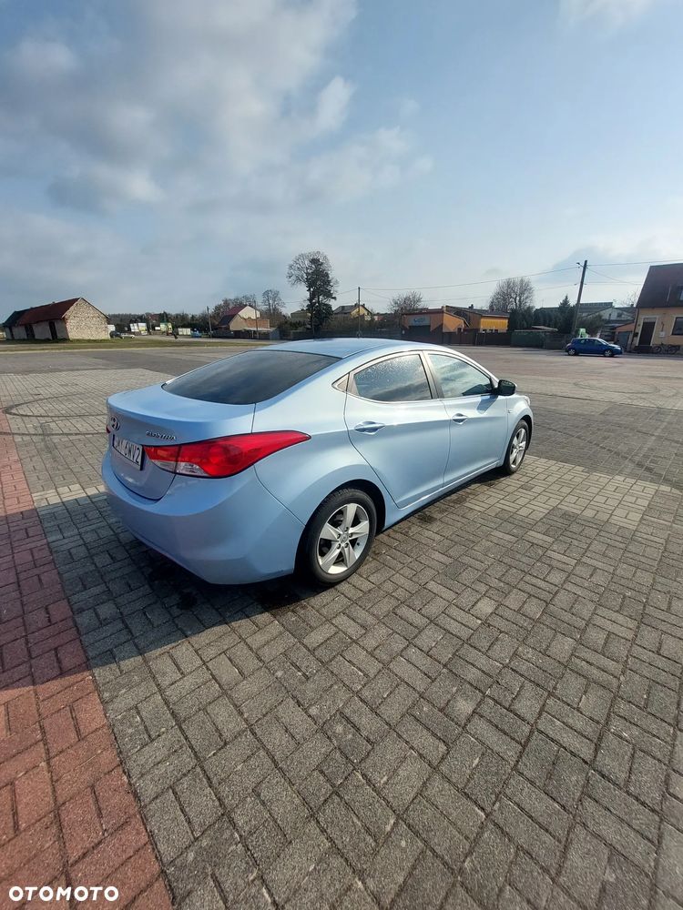 Hyundai Elantra 1.6 Classic + - 20