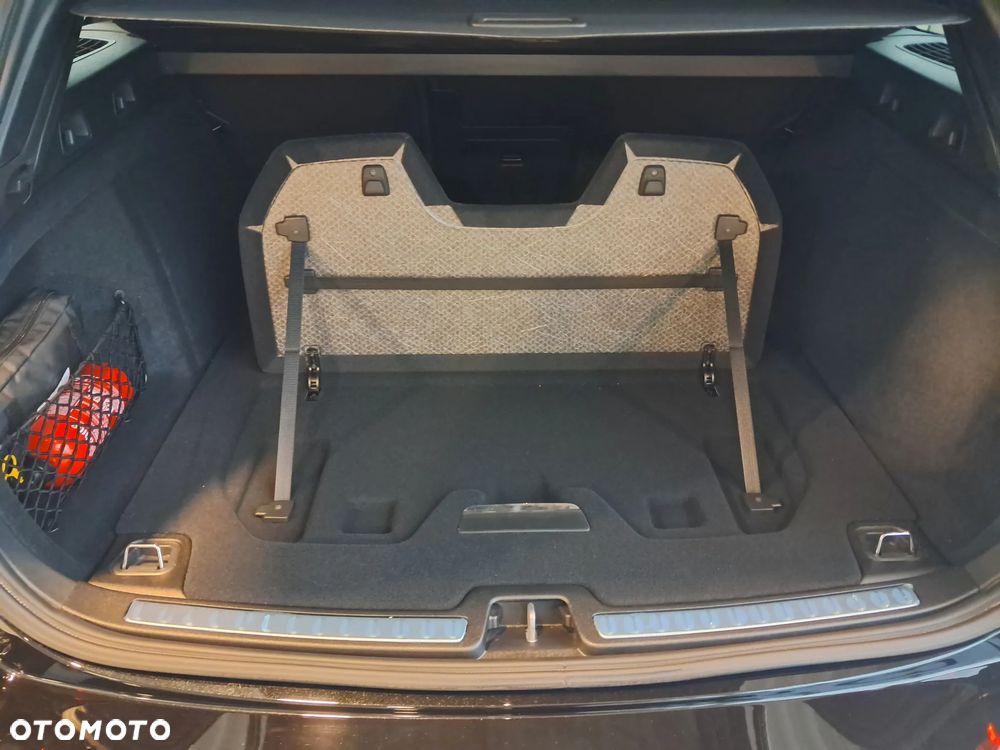 Volvo V60 B4 B Plus Dark - 32