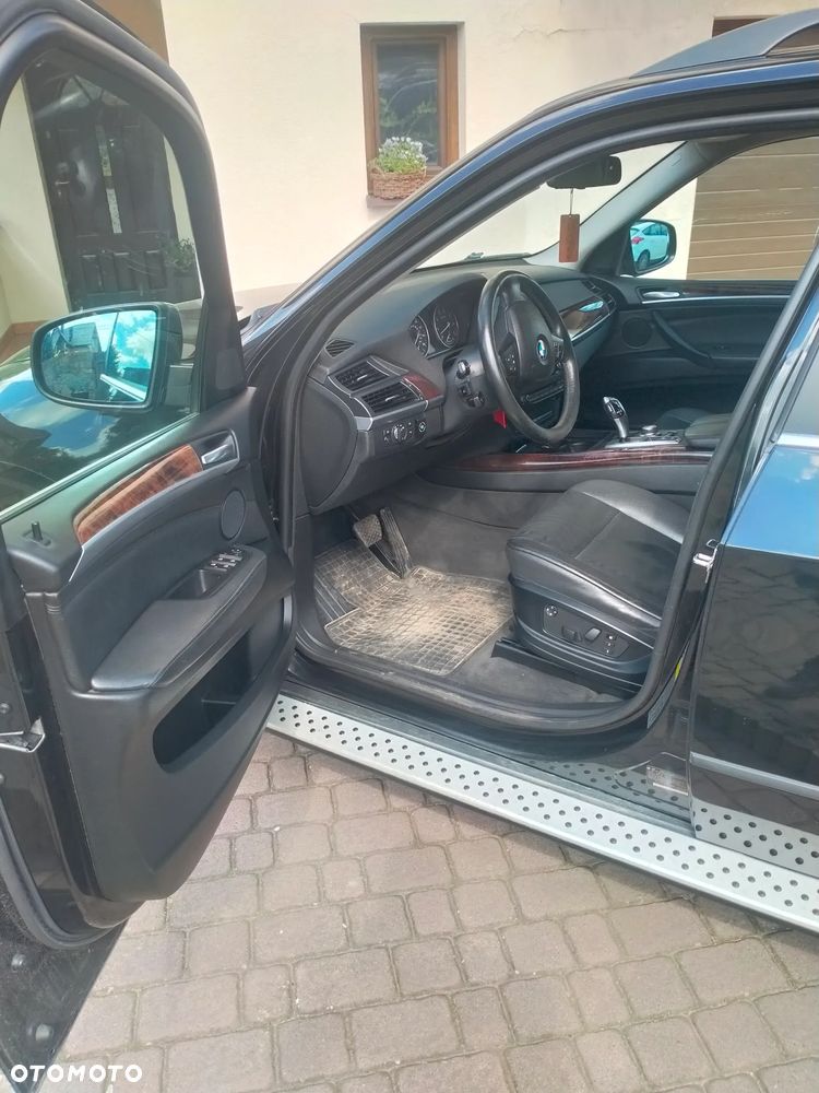 BMW X5 4.8i - 20
