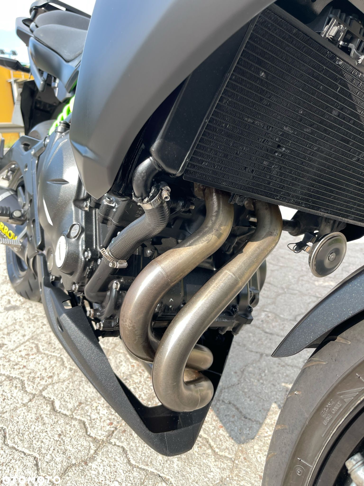 Kawasaki ER - 12