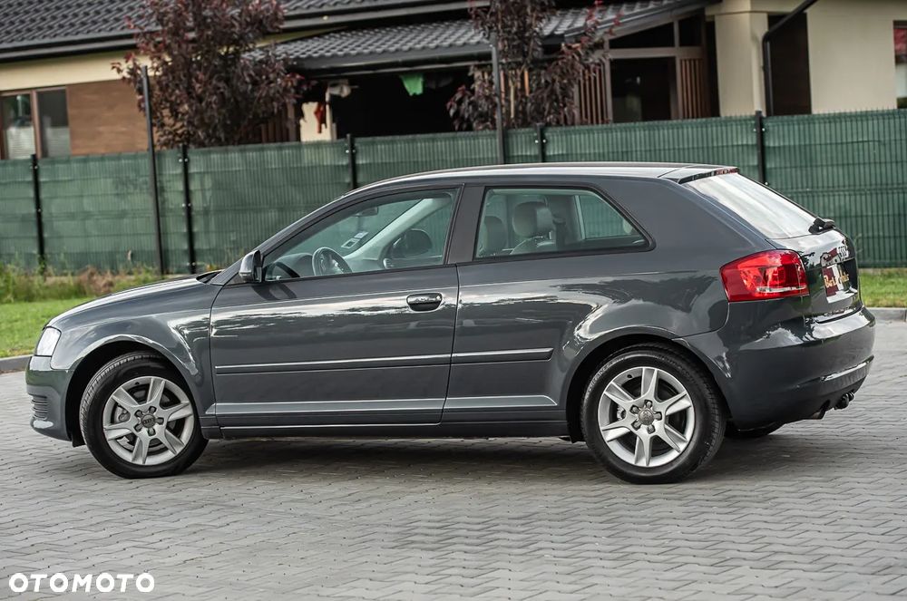Audi A3 3-drzwiowe 1.6 TDI DPF S tronic Attraction - 11