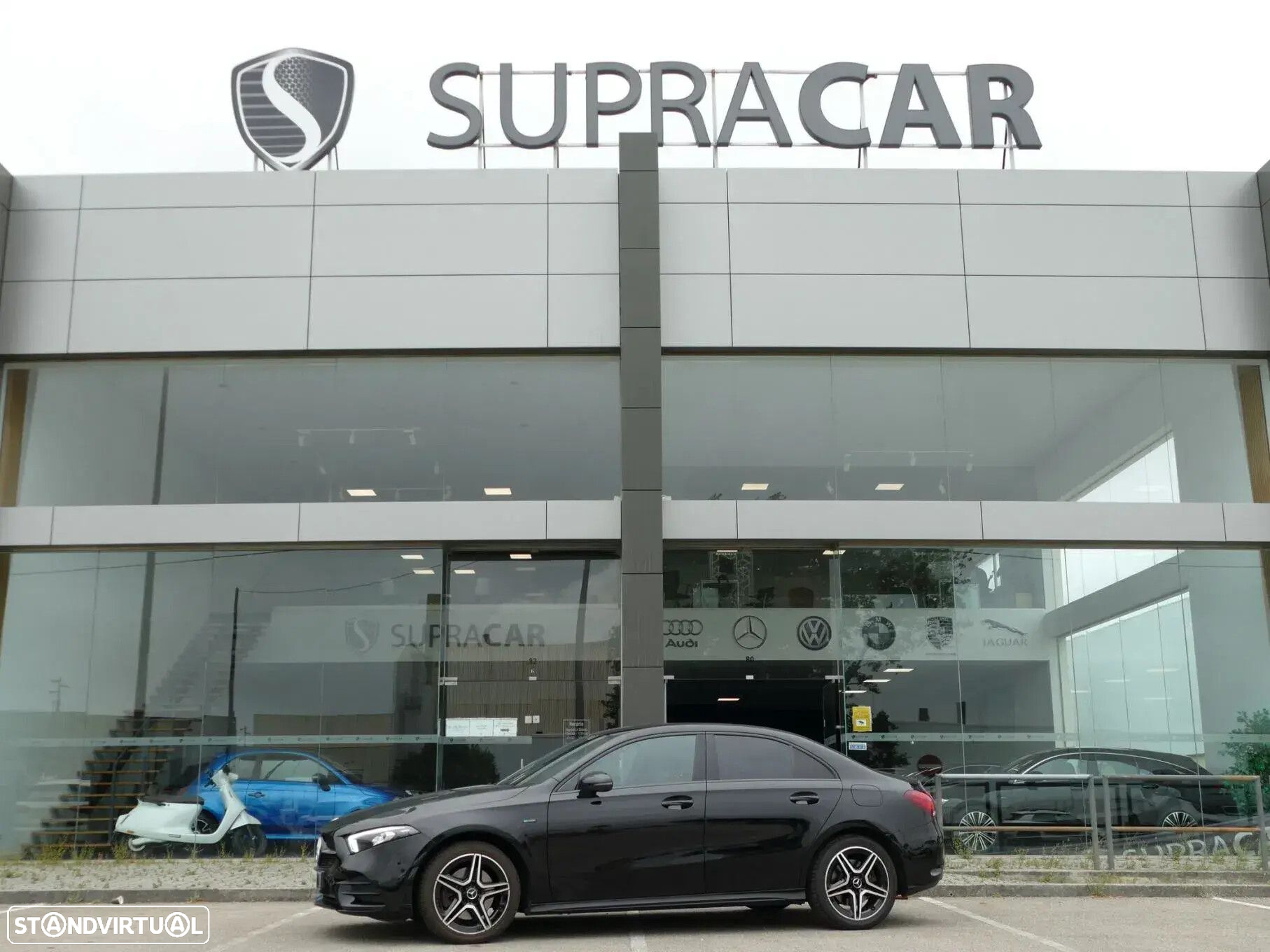 Mercedes-Benz A 250 Limousine e AMG Line - 36