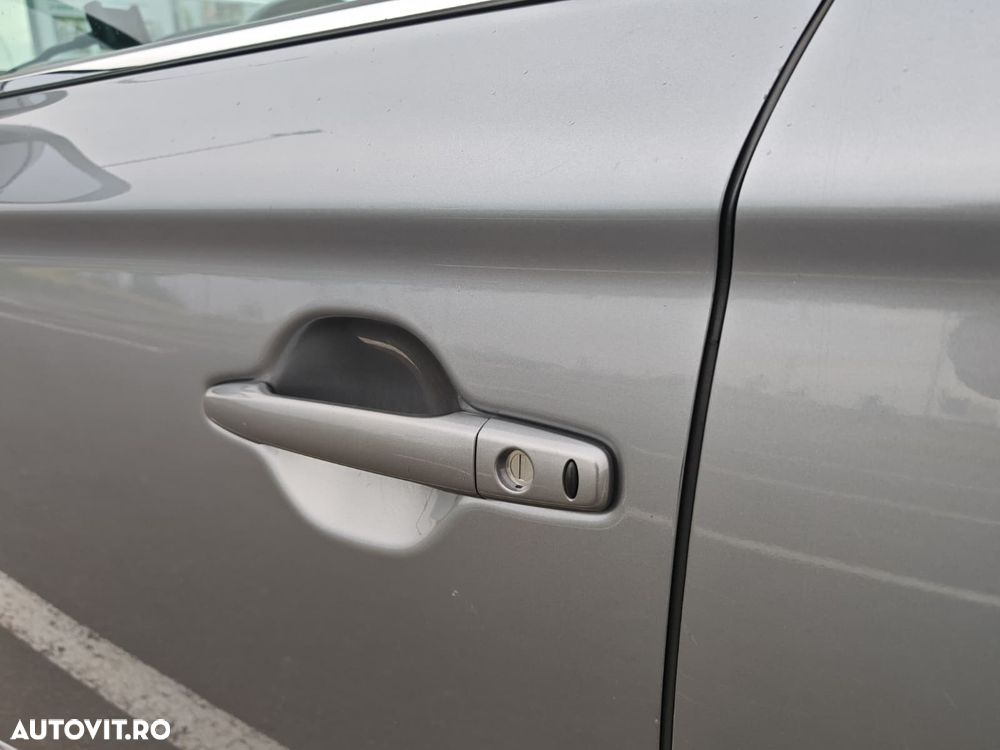 Mitsubishi Outlander 2.0 4WD - 11