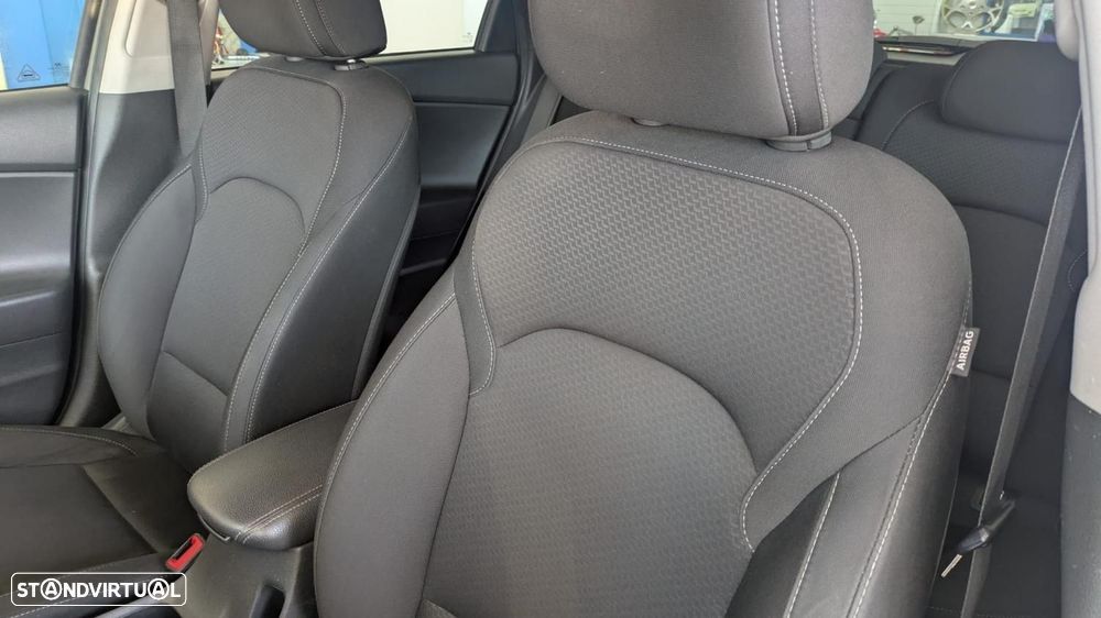 Hyundai i30 1.6 CRDi STyle+Navi - 11