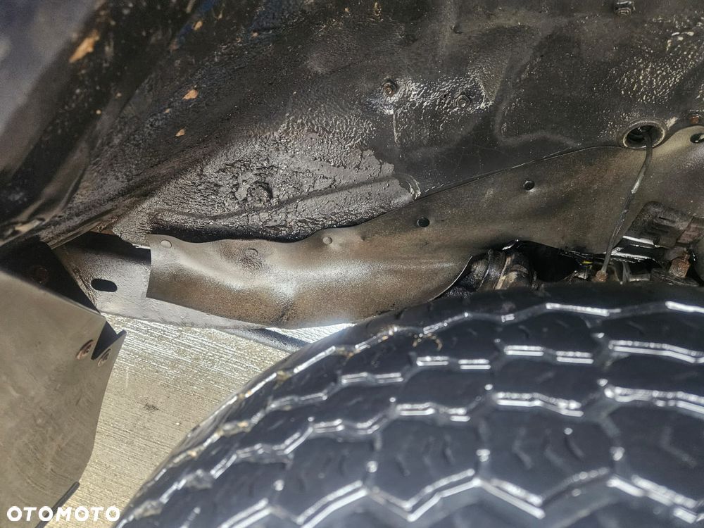 Mitsubishi Pajero - 13