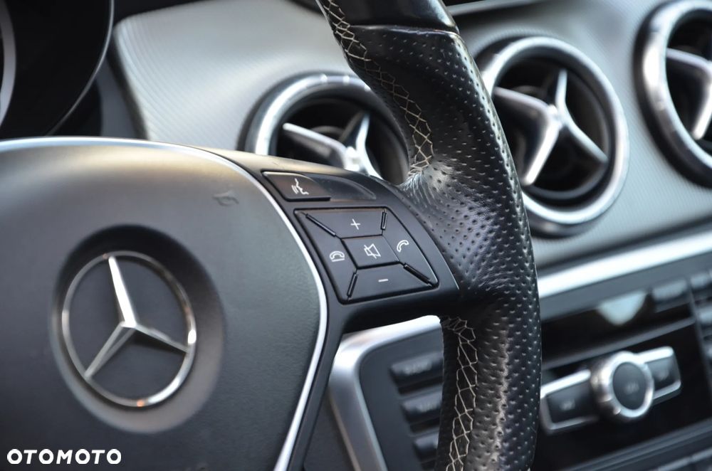 Mercedes-Benz CLA 200 Urban - 23