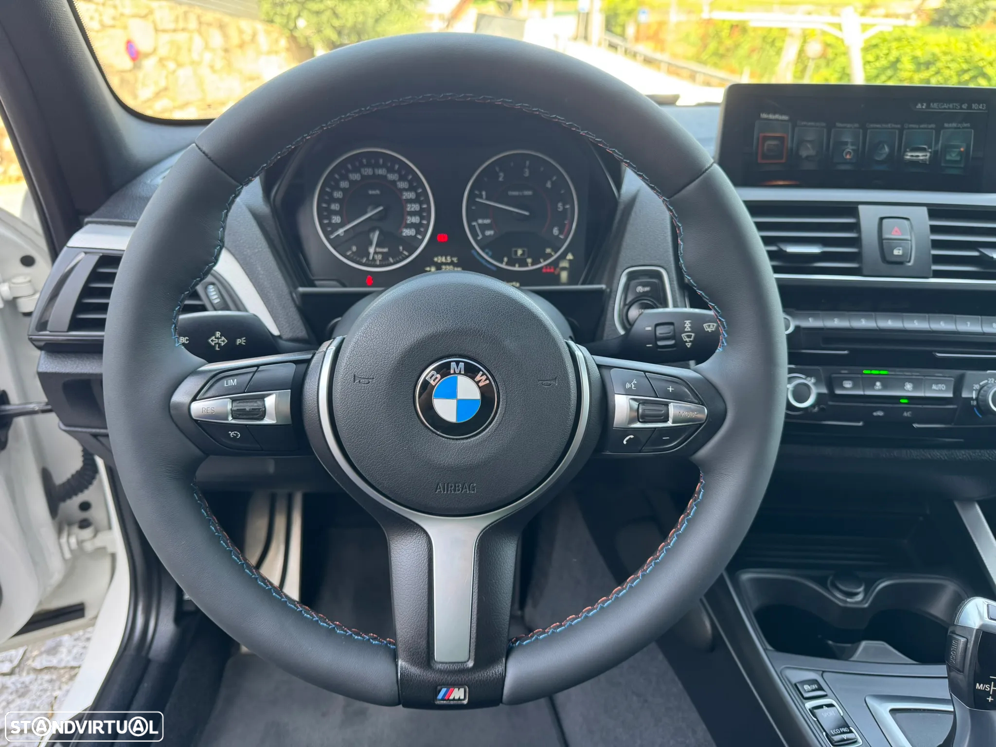 BMW 118 d Pack Desportivo M - 14