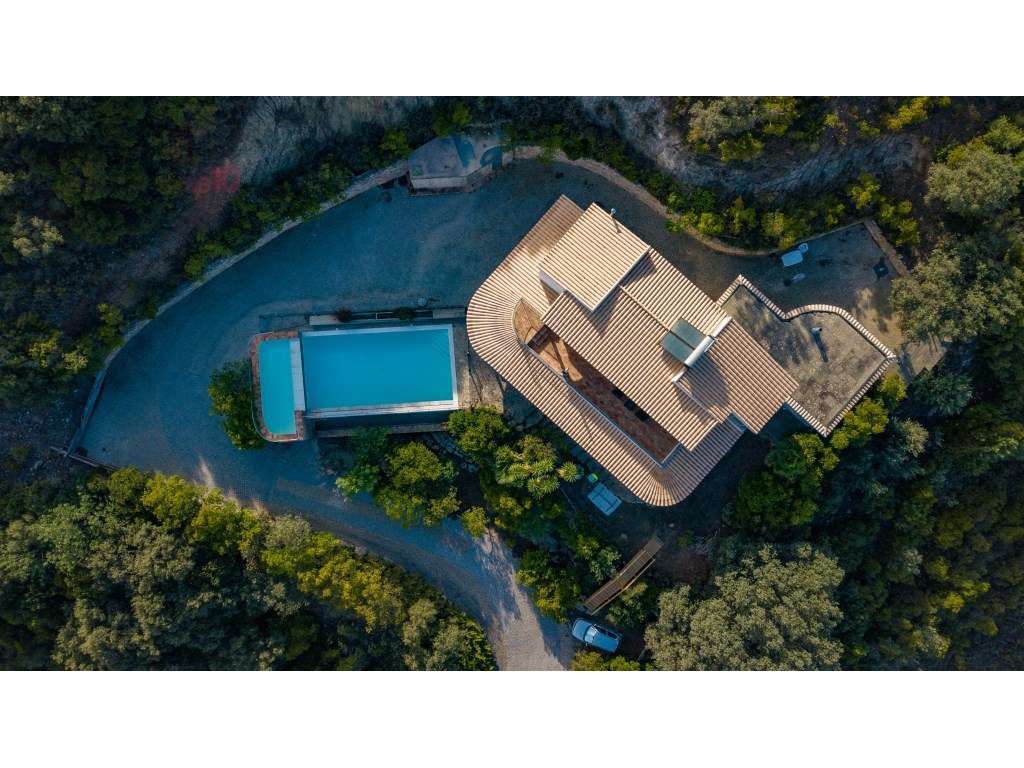 Moradia T3 com três suítes e piscina, anexo habitacional e amplo te... - Grande imagem: 5/59