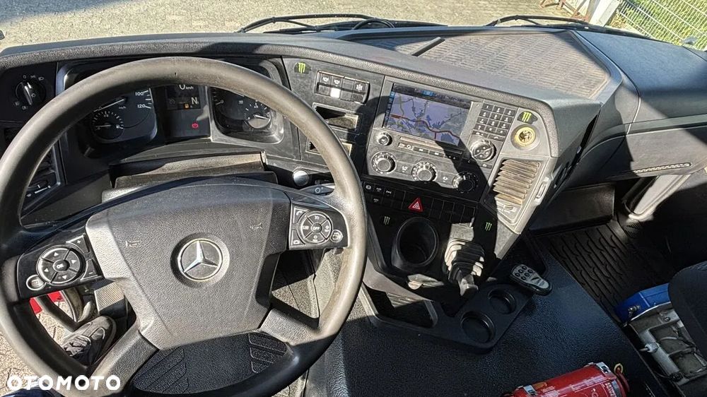 Mercedes-Benz Arocs - 11