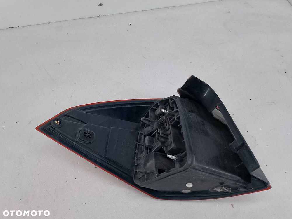 LAMPA TYLNA PRAWA RENAULT LAGUNA III ( 07-15 ) KOMBI - 6